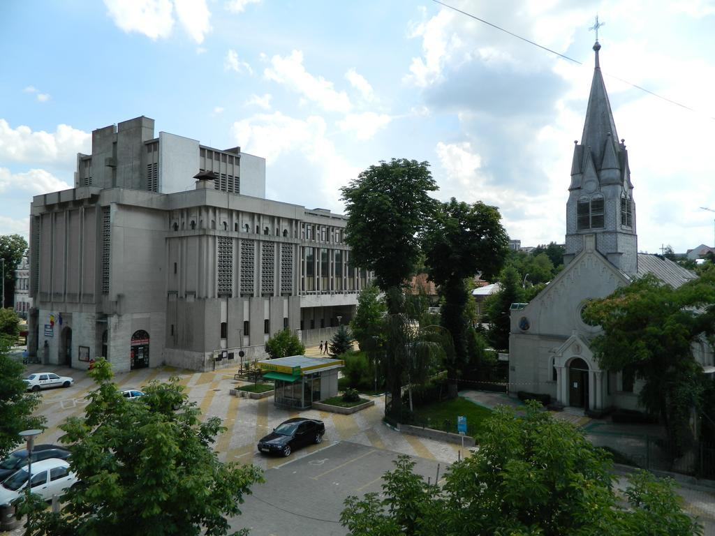 Cora Centru Piteşti Exterior foto